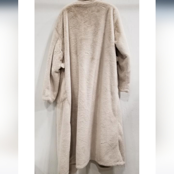 Minky Couture faux fur long coat - Picture 3 of 11